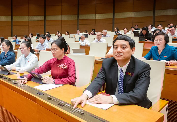 Luật nhà giáo mới quy định lương giáo viên cao nhất trong hệ thống thang bậc lương hành chính - Ảnh 1.