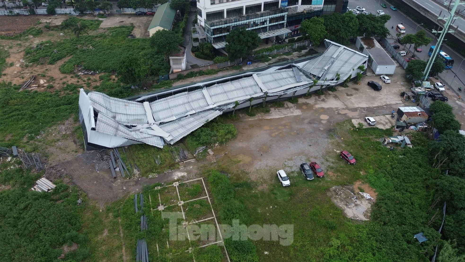 S&acirc;n pickleball H&agrave; Nội bị sập do mưa gi&ocirc;ng: Chủ đầu tư vi phạm nghi&ecirc;m trọng - Ảnh 3.