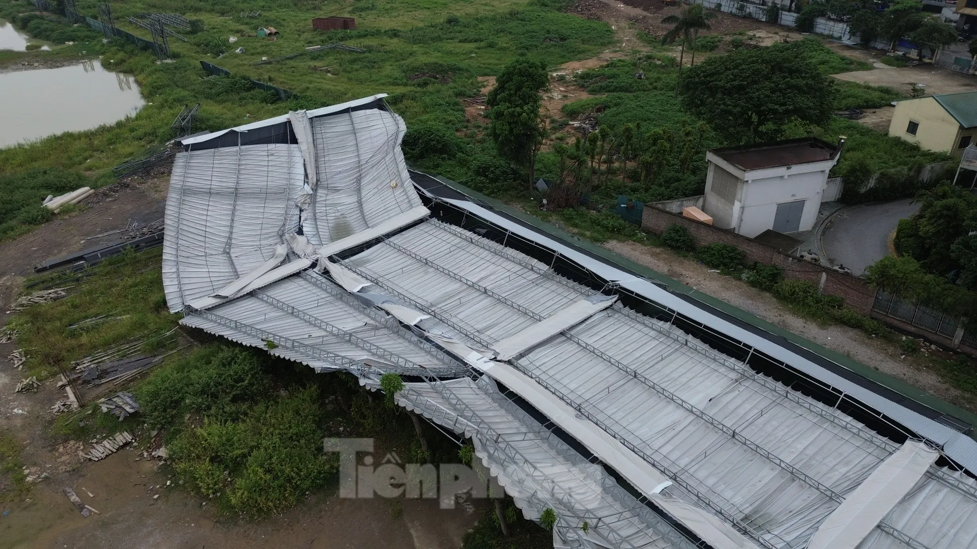 S&acirc;n pickleball H&agrave; Nội bị sập do mưa gi&ocirc;ng: Chủ đầu tư vi phạm nghi&ecirc;m trọng - Ảnh 4.