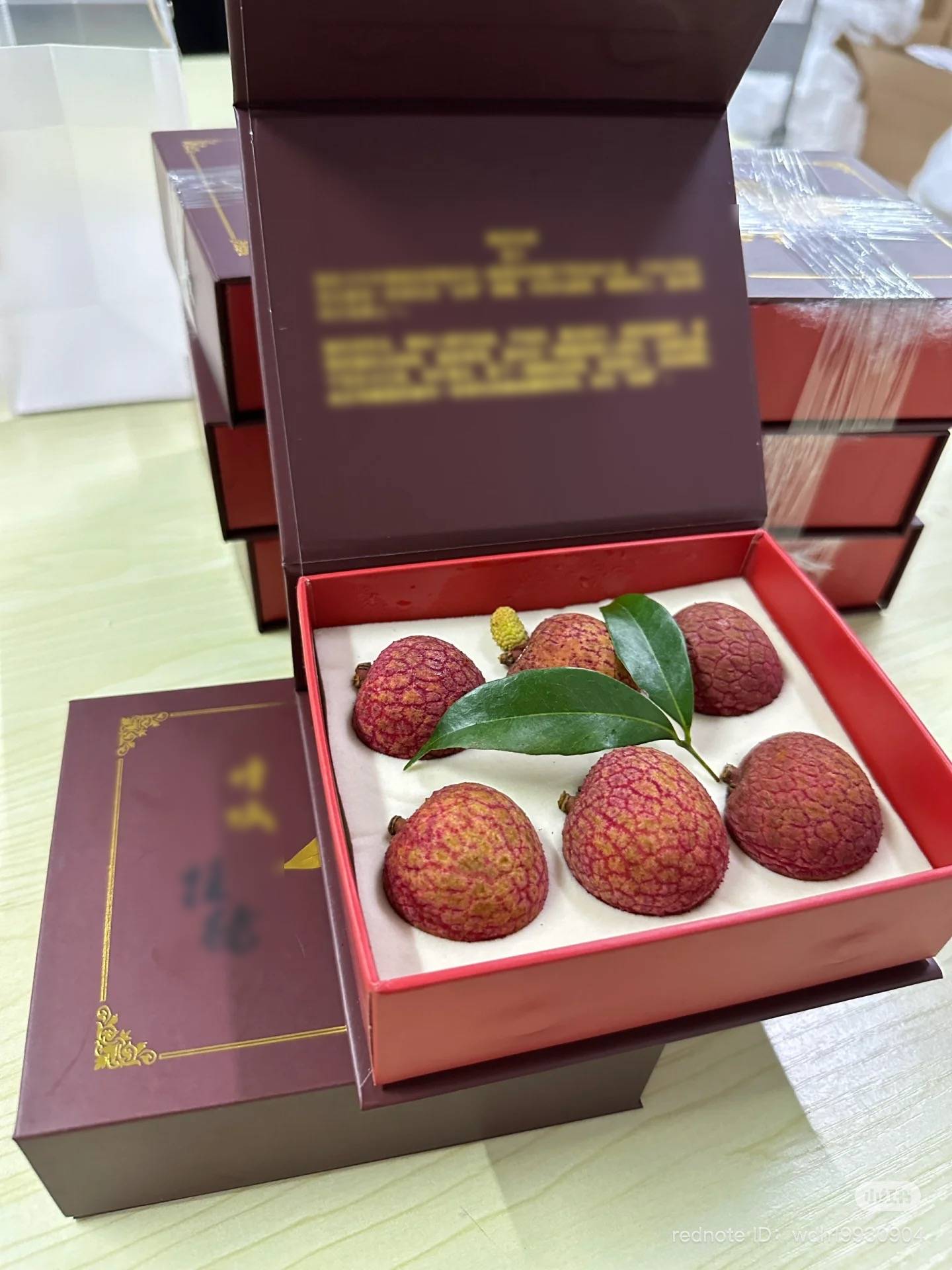 Cận cảnh quả vải 181 triệu đồng đang xôn xao MXH: Vải thì có thật, nhưng mức giá có đúng như lời đồn?- Ảnh 3. Cận cảnh quả vải 181 triệu đồng đang xôn xao MXH: Vải thì có thật, nhưng mức giá có đúng như lời đồn?- Ảnh 3.