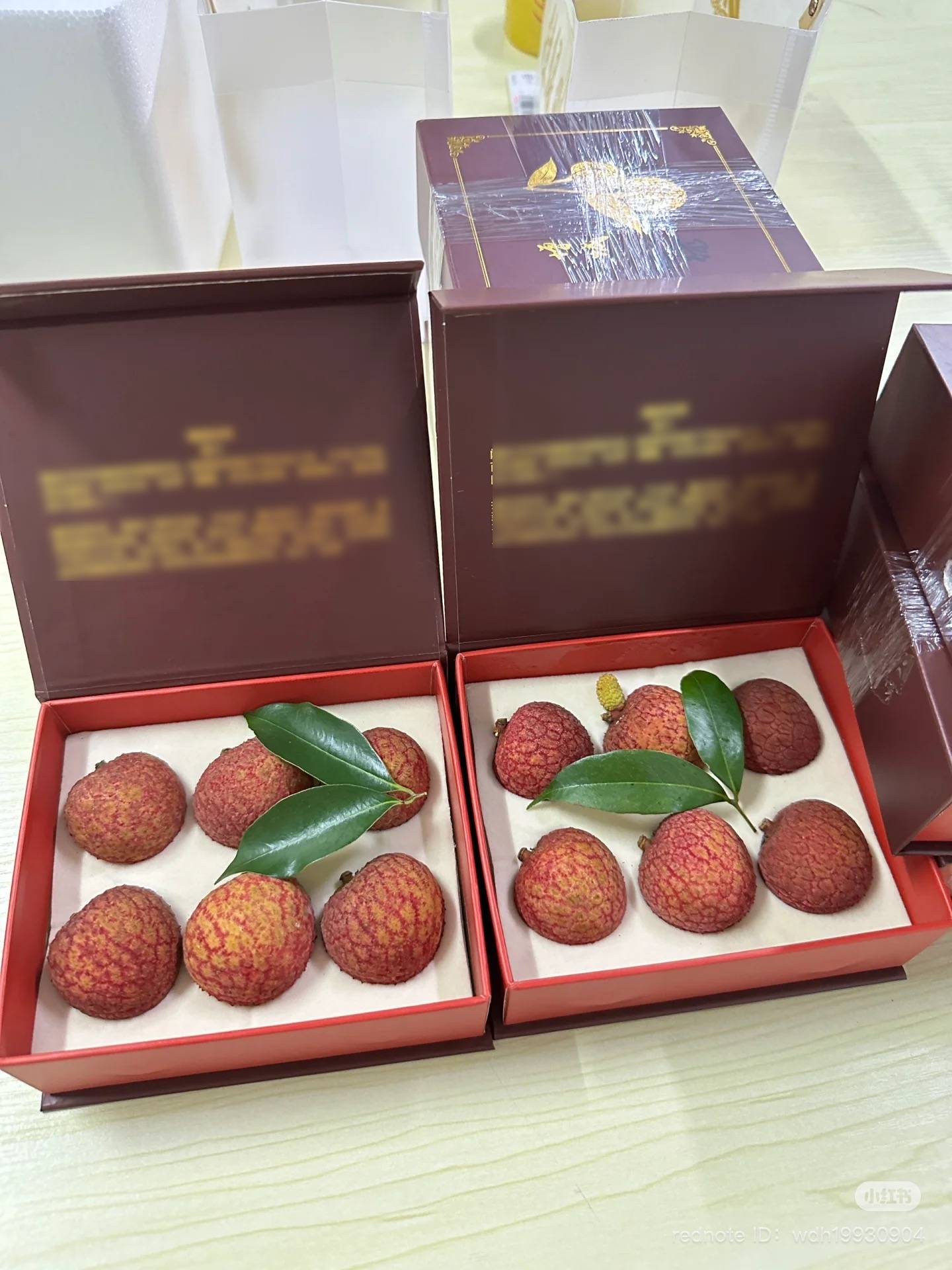 Cận cảnh quả vải 181 triệu đồng đang xôn xao MXH: Vải thì có thật, nhưng mức giá có đúng như lời đồn?- Ảnh 4. Cận cảnh quả vải 181 triệu đồng đang xôn xao MXH: Vải thì có thật, nhưng mức giá có đúng như lời đồn?- Ảnh 4.