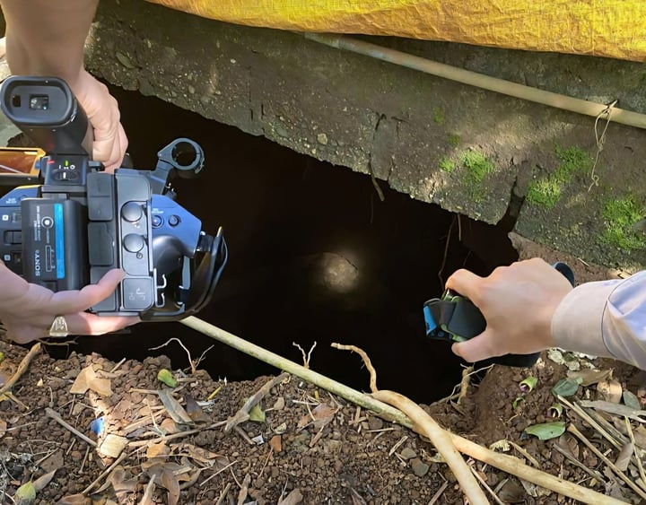 Hố tử thần nguy hiểm xuất hiện tại vườn nhà dân ở Quảng Trị - Ảnh 1.