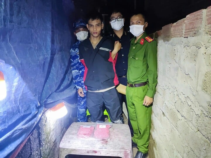Cảnh sát biển triệt phá đường dây vận chuyển ma túy lớn ở Quảng Trị , thu 15 . 000 Viên hồng phiến - Ảnh 1.