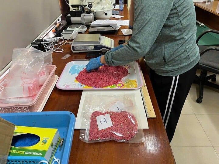 Cảnh sát biển triệt phá đường dây vận chuyển ma túy lớn ở Quảng Trị , thu 15 . 000 Viên hồng phiến - Ảnh 2.