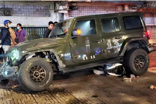 T&agrave;i xế &ocirc; t&ocirc; t&ocirc;ng xe m&aacute;y khiến 2 mẹ con tử vong ra tr&igrave;nh diện c&ocirc;ng an - Ảnh 1.