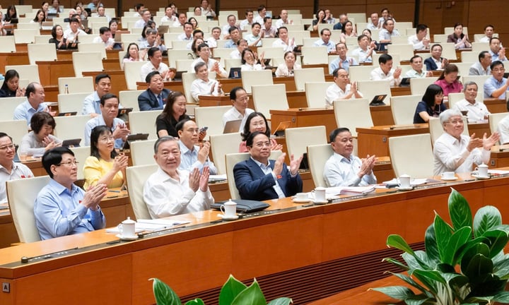 Quốc hội thông qua sửa Hiến pháp , cấp huyện dừng hoạt động từ 1 / 7 - Ảnh 1.