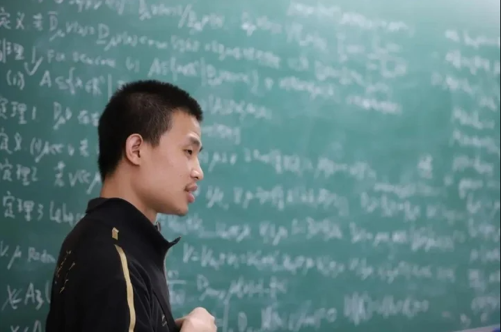 Cách giải trí kỳ lạ của thiên tài toán học Vi Thần khiến học sinh khóc thét - Ảnh 1. Cách giải trí kỳ lạ của thiên tài toán học Vi Thần khiến học sinh khóc thét - Ảnh 1.