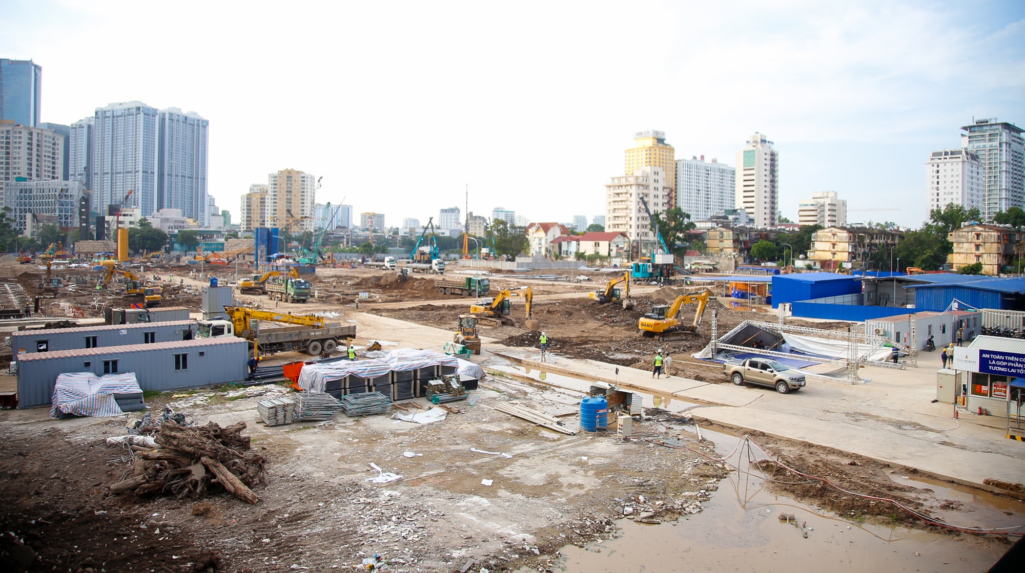 Toàn cảnh công trường dự án 17.000 tỷ của Vinhomes: Nằm cách hồ Gươm chỉ 4 km, ôm trọn hồ rộng 6 ha- Ảnh 4.