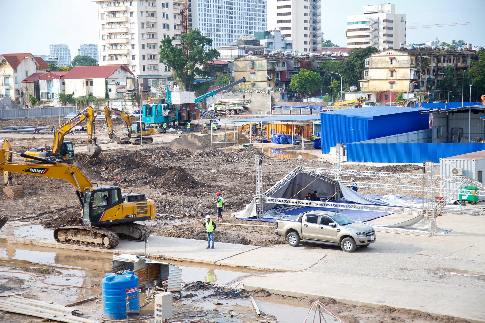 Toàn cảnh công trường dự án 17.000 tỷ của Vinhomes: Nằm cách hồ Gươm chỉ 4 km, ôm trọn hồ rộng 6 ha- Ảnh 7.