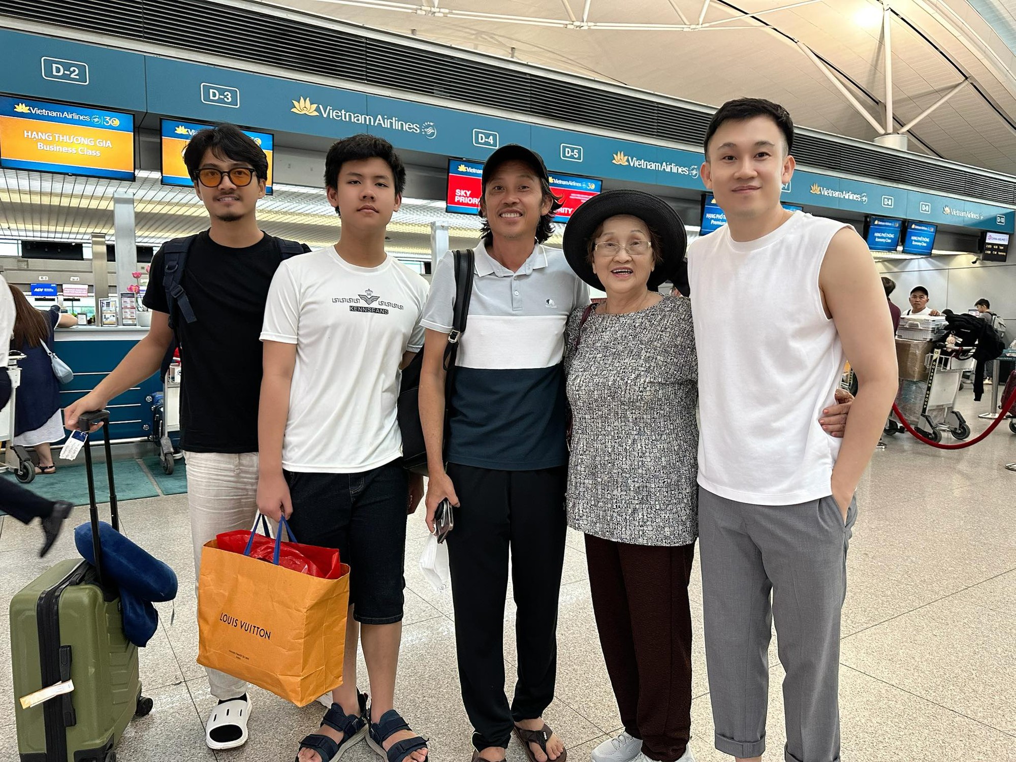 Dương Triệu Vũ đăng thông báo khẩn liên quan tới sức khỏe danh hài Hoài Linh- Ảnh 2. Dương Triệu Vũ đăng thông báo khẩn liên quan tới sức khỏe danh hài Hoài Linh- Ảnh 2.