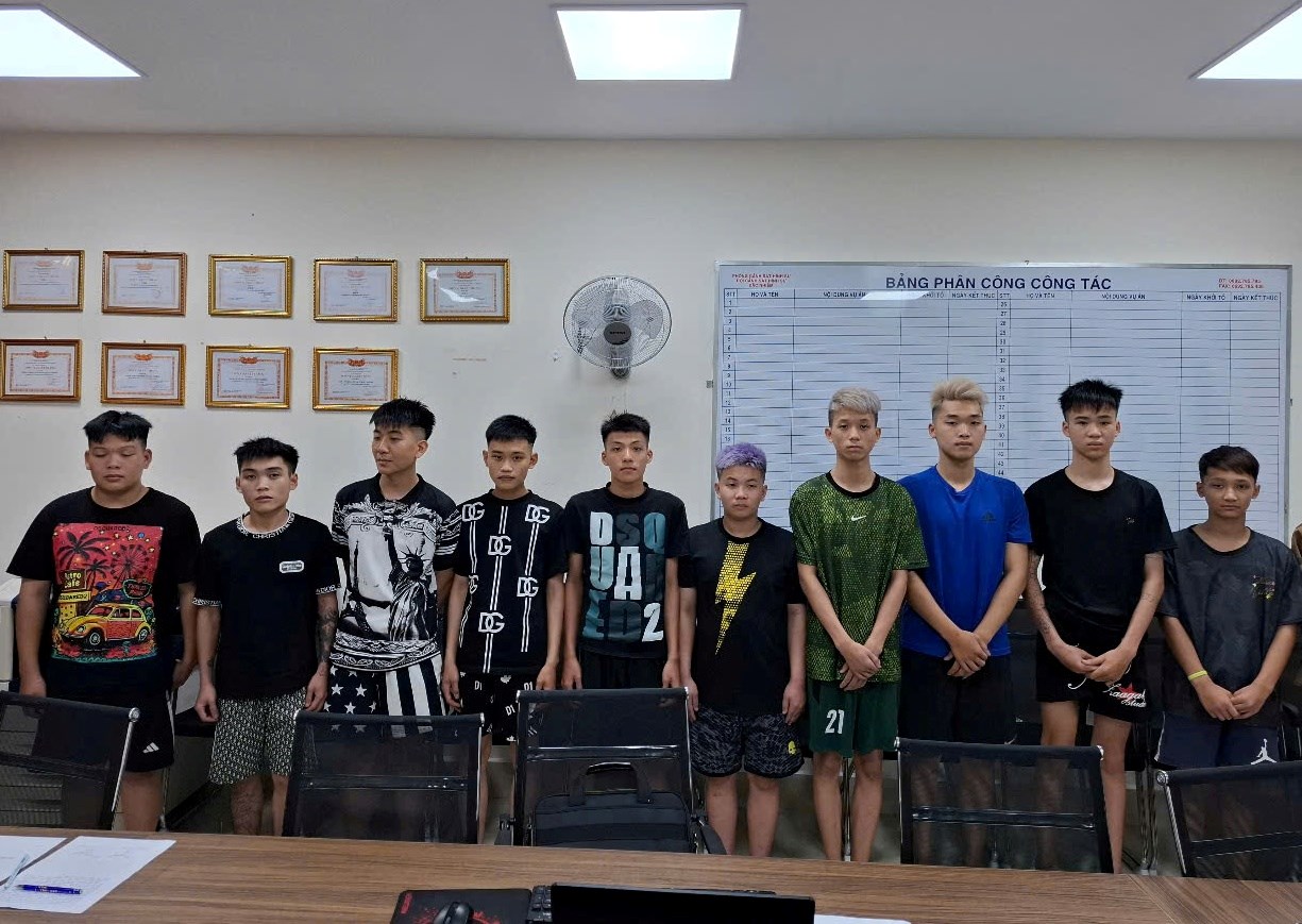 Tạm giữ 15 đối tượng qu&aacute;i xế g&acirc;y n&aacute;o loạn trật tự c&ocirc;ng cộng tại Hải Ph&ograve;ng - Ảnh 2.