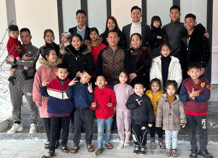 Cặp vợ chồng ở Nghệ An sinh 16 người con, nhà toàn biệt thự, tiết lộ bí quyết càng đẻ càng giàu - Ảnh 2.