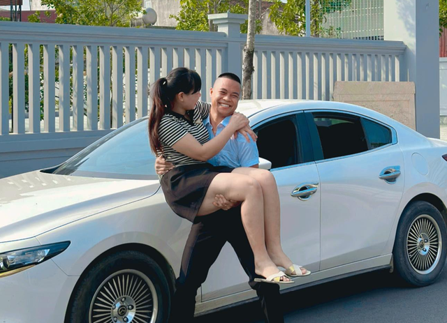 Chủ kênh TikTok "Gia đình Hải Sen" bị bắt: Từng "phất lên như diều gặp gió", khoe sổ đỏ cả chồng - Ảnh 3. Chủ kênh TikTok "Gia đình Hải Sen" bị bắt: Từng "phất lên như diều gặp gió", khoe sổ đỏ cả chồng - Ảnh 3.