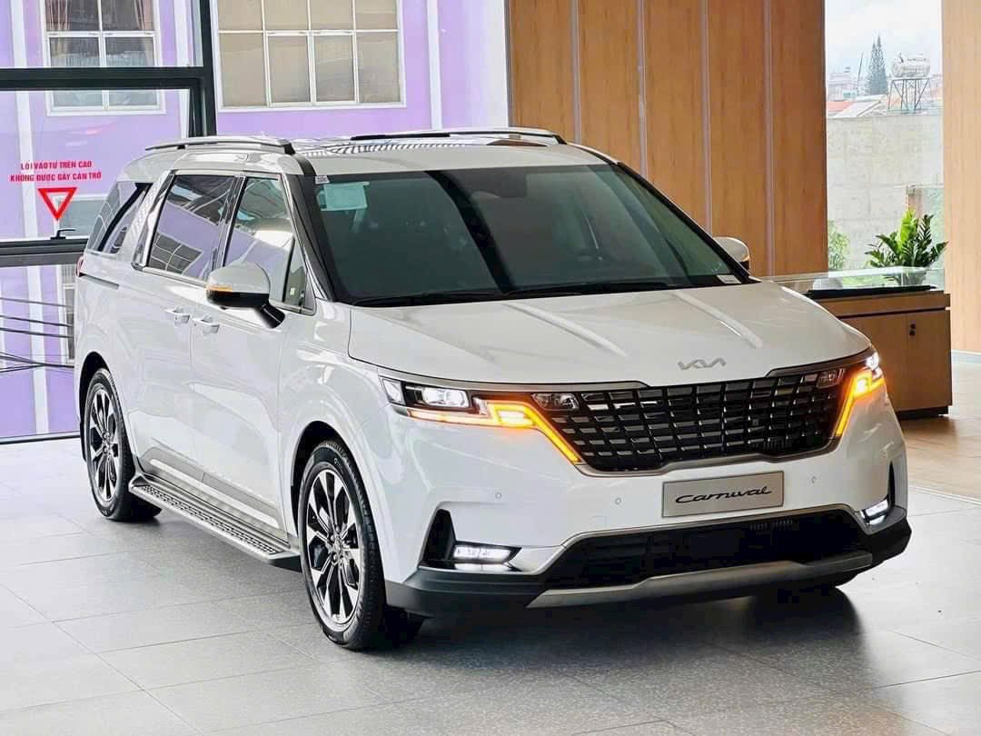 Kia Carnival bản xăng cao nhất giảm tới 210 triệu đồng tại đại lý, giá thực tế còn 1,549 tỷ đồng nhưng phải đánh đổi 1 thứ - Ảnh 2.