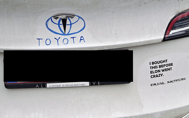 Chủ Xe Tesla Kiện Elon Musk, Đòi Hoàn Tiền Vì Xe Bị Phá Hoại 1 Model Y Anti Elon Decals40 17500925018641744637126 80 0 1226 1833 Crop 17500925114231389458669 1750145400238 17501454005201996342371