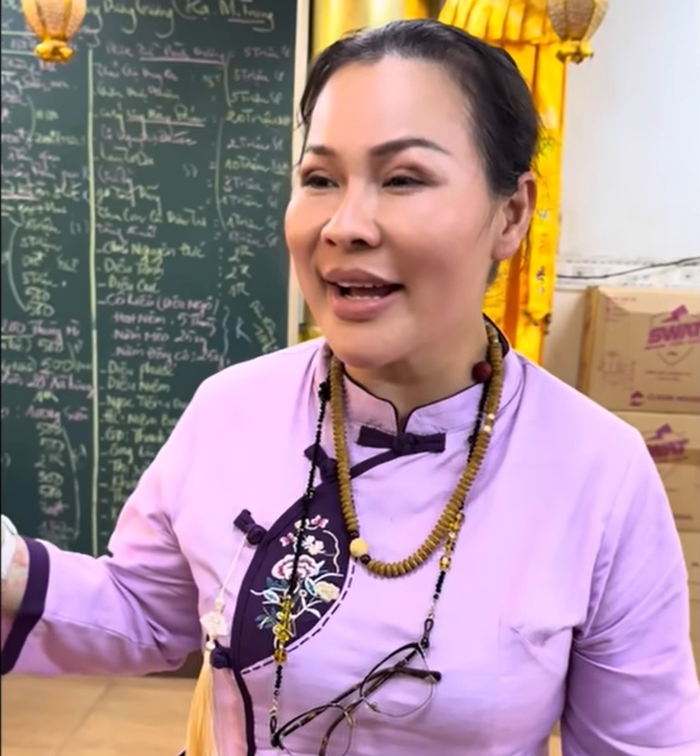 100 ngày giông bão sau sự ra đi của Quý Bình: Mâu thuẫn gia đình, nghi vấn giả mạo chữ ký và nỗi cô đơn của người ở lại- Ảnh 2. 100 ngày giông bão sau sự ra đi của Quý Bình: Mâu thuẫn gia đình, nghi vấn giả mạo chữ ký và nỗi cô đơn của người ở lại- Ảnh 2.