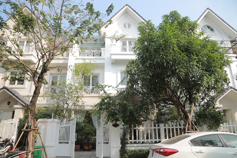 Nam ca sĩ có “bộ sưu tập” nhà từ Nam ra Bắc, biệt thự 50 tỷ, U50 phong độ nhưng không muốn lấy vợ - Ảnh 2.