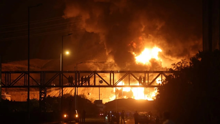 Nhiều vụ nổ trên khắp Iran vào lúc Tổng thống Donald Trump kêu gọi sơ tán khỏi Tehran?- Ảnh 1. Nhiều vụ nổ trên khắp Iran vào lúc Tổng thống Donald Trump kêu gọi sơ tán khỏi Tehran?- Ảnh 1.