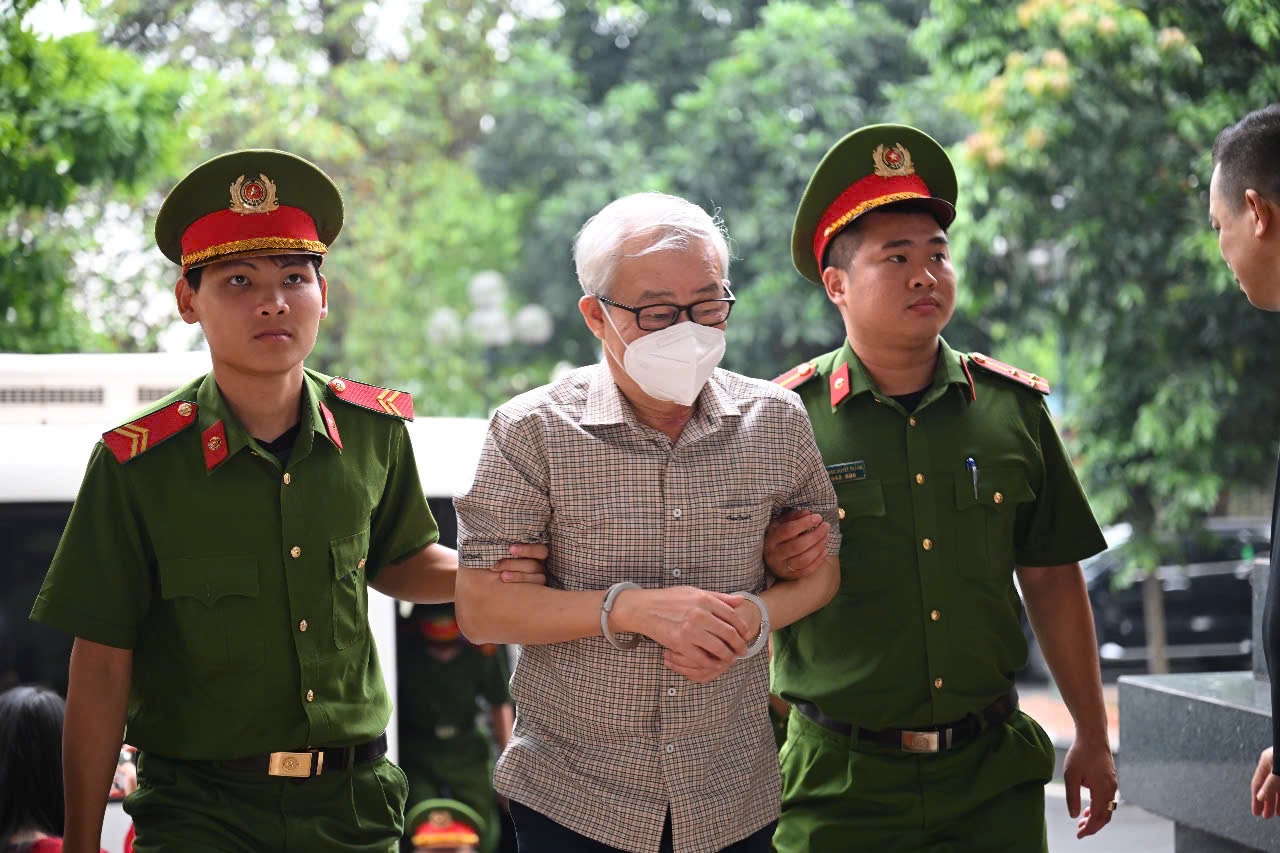 Cựu Chủ tịch FLC Trịnh Văn Quyết vắng mặt tại Phi&ecirc;n t&ograve;a ph&uacute;c thẩm h&ocirc;m nay - Ảnh 5.