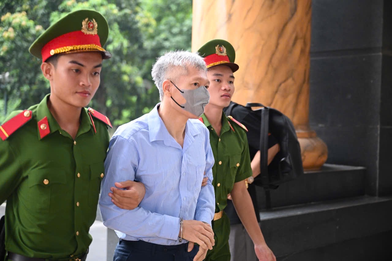 Cựu Chủ tịch FLC Trịnh Văn Quyết vắng mặt tại Phi&ecirc;n t&ograve;a ph&uacute;c thẩm h&ocirc;m nay - Ảnh 10.