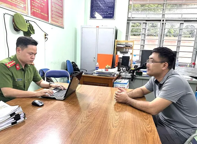 Lời khai người đàn ông đạp nữ tài xế xe ôm ở Bình Dương gây xôn xao - Ảnh 1.