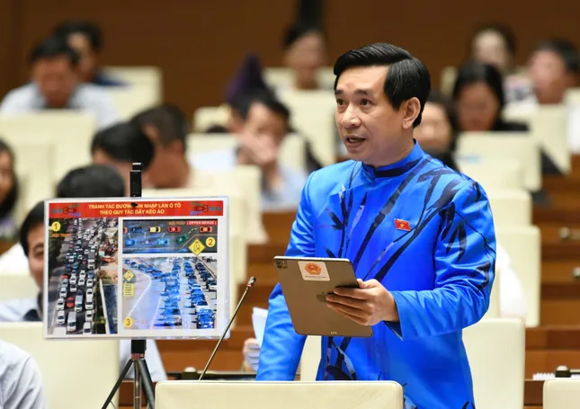 Đại biểu Nguyễn Văn Cảnh đề xuất trụ sở dôi dư làm bãi đỗ xe thông minh kết hợp thư viện - Ảnh 1. Đại biểu Nguyễn Văn Cảnh đề xuất trụ sở dôi dư làm bãi đỗ xe thông minh kết hợp thư viện - Ảnh 1.