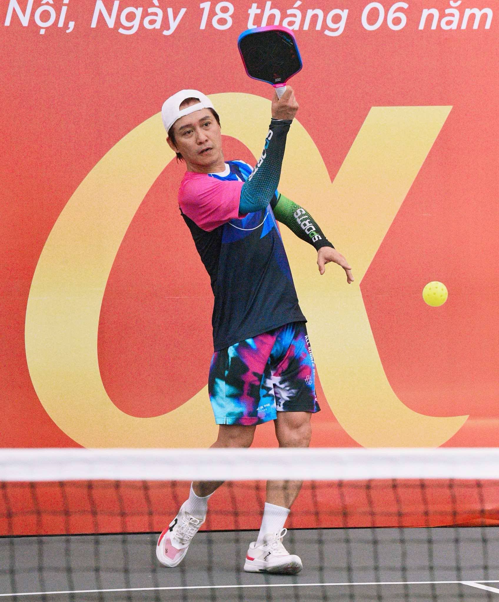 Tóm nguyên dàn anh trai Tự Long, Tuấn Hưng thi đấu pickleball nảy lửa- Ảnh 9.