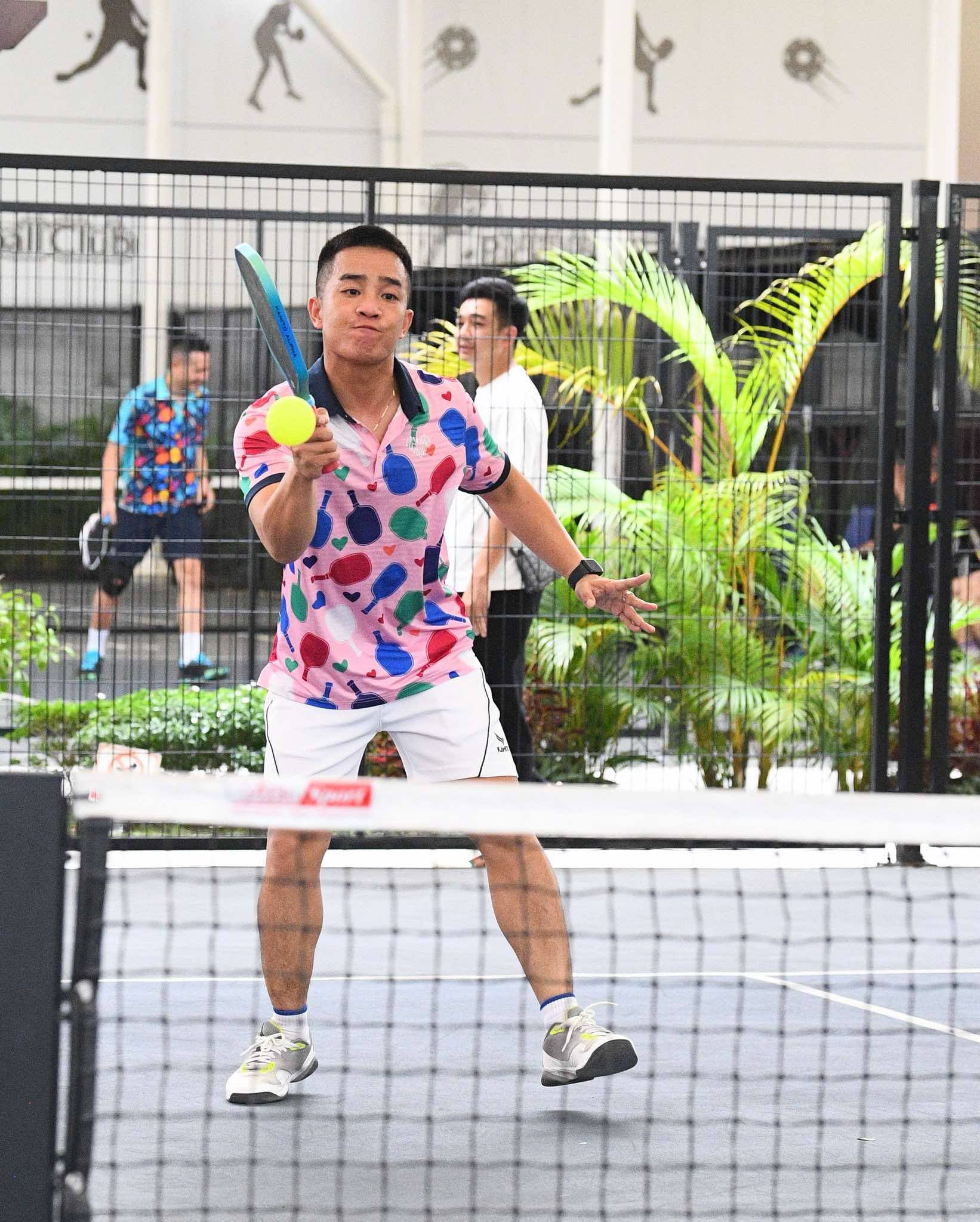 Tóm nguyên dàn anh trai Tự Long, Tuấn Hưng thi đấu pickleball nảy lửa- Ảnh 3.