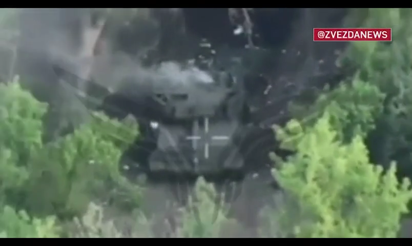 Xe tăng Leopard 1A5 của Ukraine bị UAV Nga tiêu diệt gần Yalta - Ảnh 1.