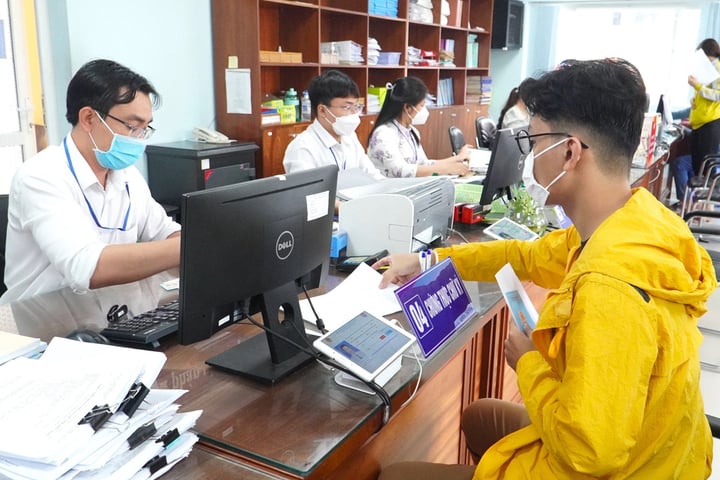 Trợ cấp cán bộ nghỉ hưu trước tuổi do tinh giản biên chế: Chính sách mới từ Chính phủ - Ảnh 1.