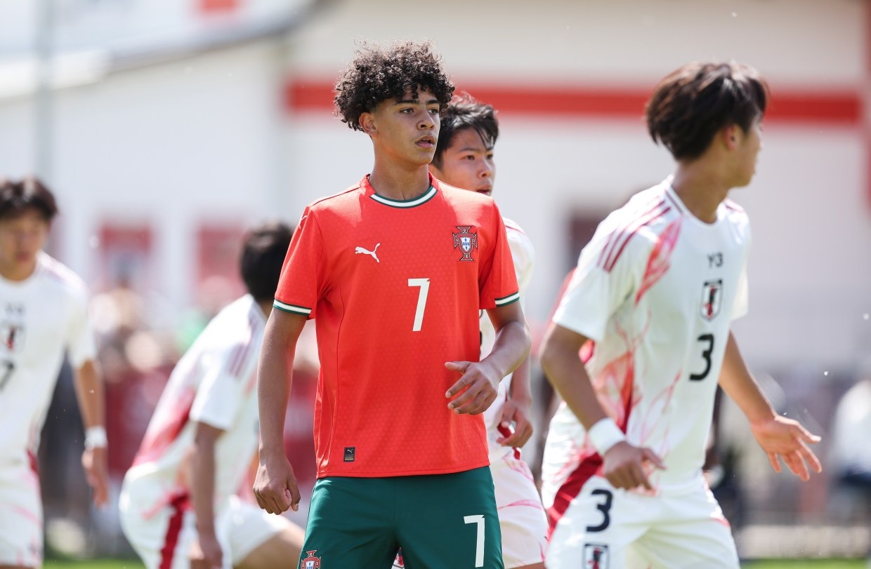 Kinh ngạc trước diện mạo con trai Ronaldo, 15 tuổi đã cao 1m85, cơ bắp không thua kém bố, hút luôn 18 triệu views- Ảnh 3.