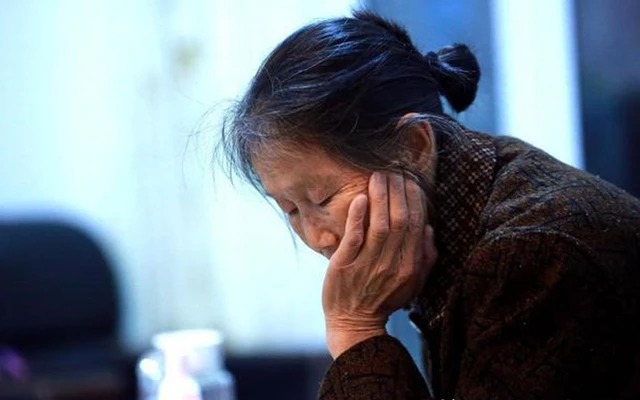 Tôi 67 tuổi, lương hưu 18 triệu đồng/tháng, cho con trai 15 triệu/tháng: Phát hiện các con lương 77 triệu/tháng, con dâu chuyển tiền của tôi cho mẹ ruột, tôi quyết dừng chu cấp!- Ảnh 2.