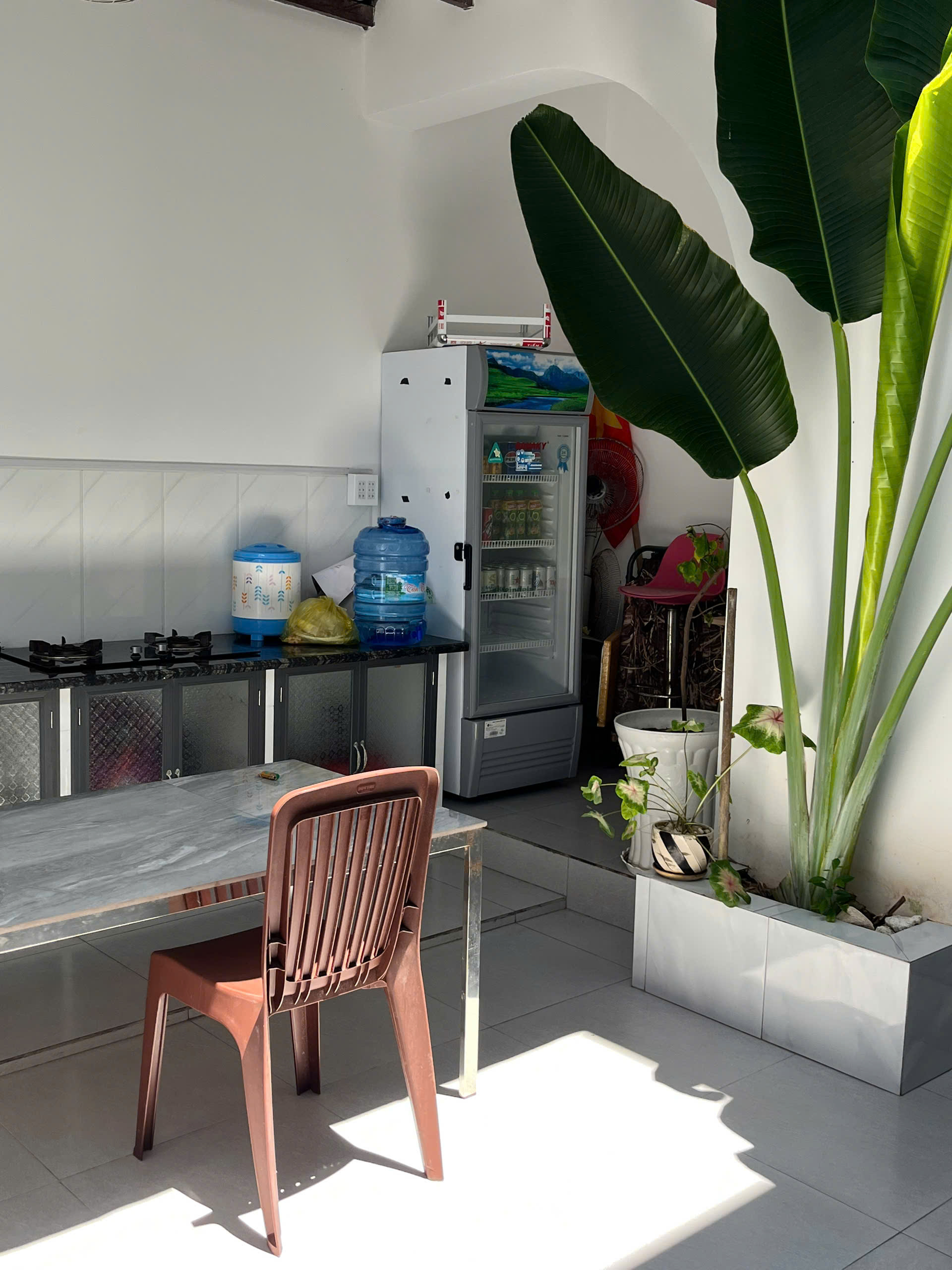 Bị công ty cho nghỉ việc, "dạt" ngay ra đảo Phú Quý sống dài ngày: Cách chi tiêu sau khi thất nghiệp mới sốc - Ảnh 3. Bị công ty cho nghỉ việc, "dạt" ngay ra đảo Phú Quý sống dài ngày: Cách chi tiêu sau khi thất nghiệp mới sốc - Ảnh 3.