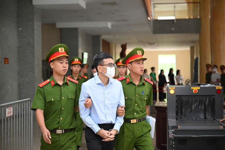 Cựu Phó Tổng giám đốc HoSE xin giảm án nhờ thành tích học tại Harvard - Ảnh 1.