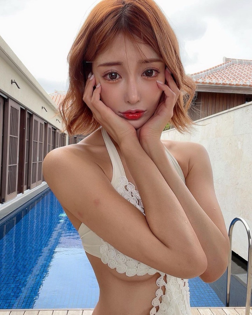 Vụ nữ diễn viên phim 18+ bị điều tra: Thêm nam ca sĩ 9X bị khui "vui vẻ" tại Singapore - Ảnh 6. Vụ nữ diễn viên phim 18+ bị điều tra: Thêm nam ca sĩ 9X bị khui "vui vẻ" tại Singapore - Ảnh 6.