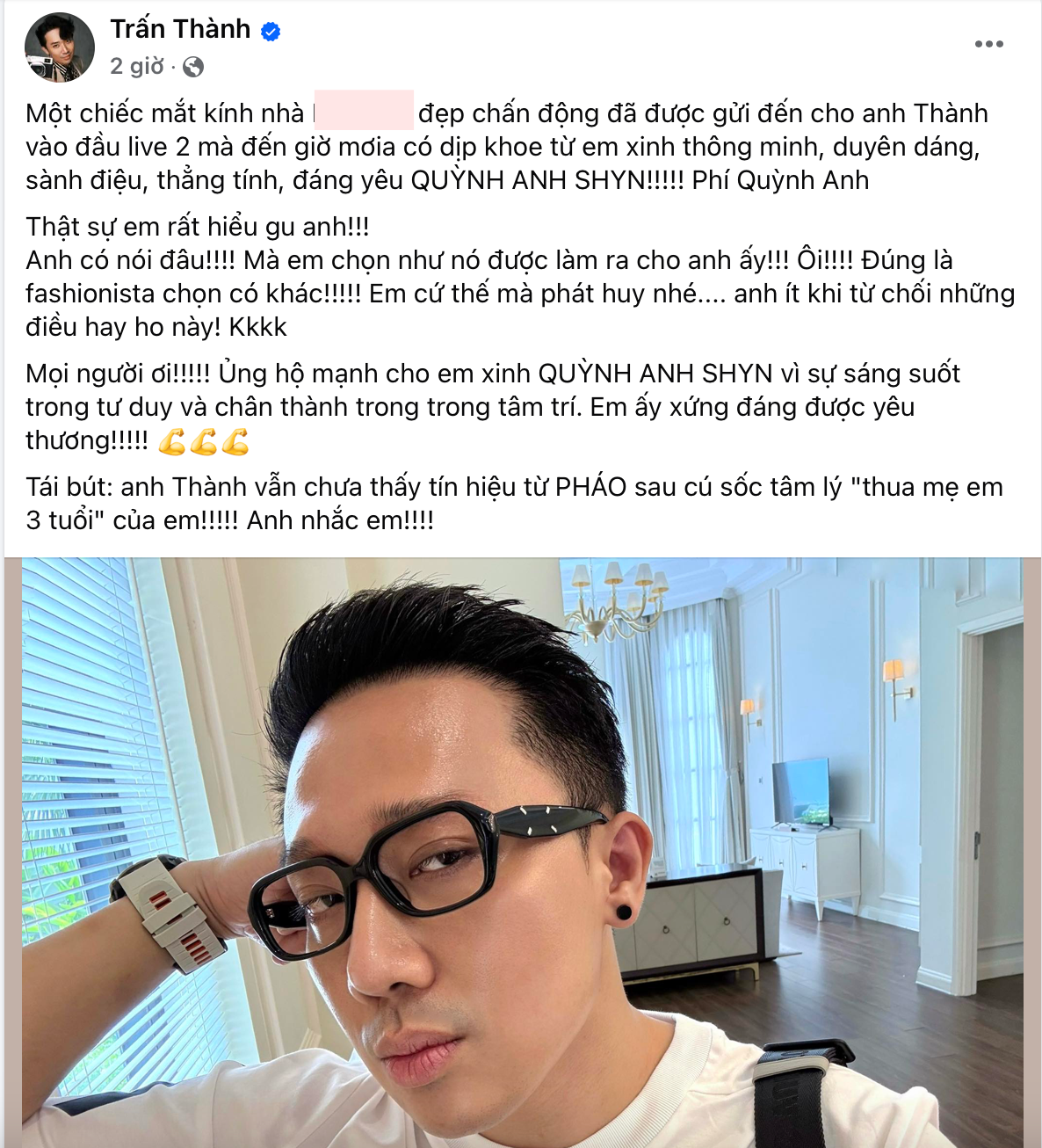 Trấn Thành lại vướng tranh cãi "ép các Em Xinh tặng quà" - Ảnh 1. Trấn Thành lại vướng tranh cãi "ép các Em Xinh tặng quà" - Ảnh 1.
