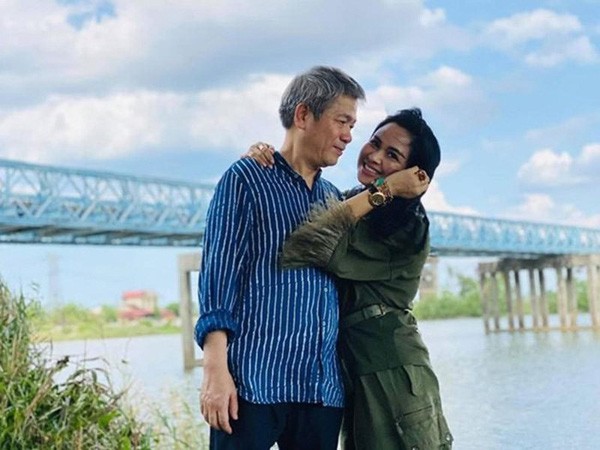 Nữ NSND nổi tiếng cả nước sắp làm đám cưới ở tuổi 56: Yêu mãnh liệt, ngày càng trẻ đẹp - Ảnh 3. Nữ NSND nổi tiếng cả nước sắp làm đám cưới ở tuổi 56: Yêu mãnh liệt, ngày càng trẻ đẹp - Ảnh 3.