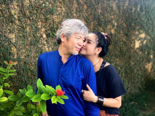 Nữ NSND nổi tiếng cả nước sắp làm đám cưới ở tuổi 56: Yêu mãnh liệt, ngày càng trẻ đẹp - Ảnh 2. Nữ NSND nổi tiếng cả nước sắp làm đám cưới ở tuổi 56: Yêu mãnh liệt, ngày càng trẻ đẹp - Ảnh 2.