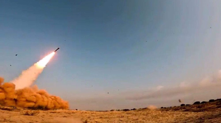 Iran lần đầu khai hỏa tên lửa Sejil trong cuộc xung đột với Israel - Ảnh 1.