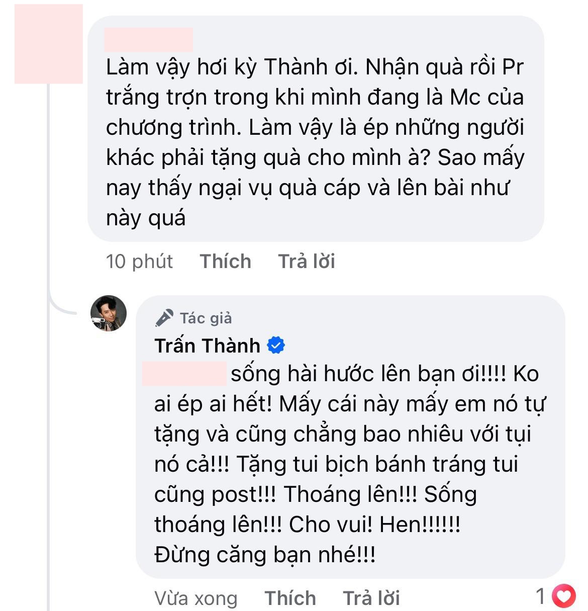 Trấn Thành lại vướng tranh cãi "ép các Em Xinh tặng quà" - Ảnh 4. Trấn Thành lại vướng tranh cãi "ép các Em Xinh tặng quà" - Ảnh 4.