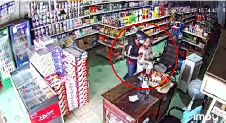 NÓNG: Công an bắt kẻ sát hại nữ chủ quán tạp hóa giữa ban ngày - Ảnh 1.