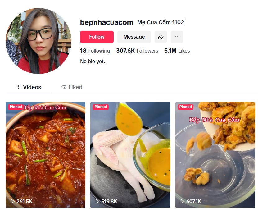 Mẹ Cua Cốm, TikToker vừa g&acirc;y tranh c&atilde;i với clip review "cao ngựa cho trẻ 6 th&aacute;ng tuổi" l&agrave; ai? - Ảnh 1.