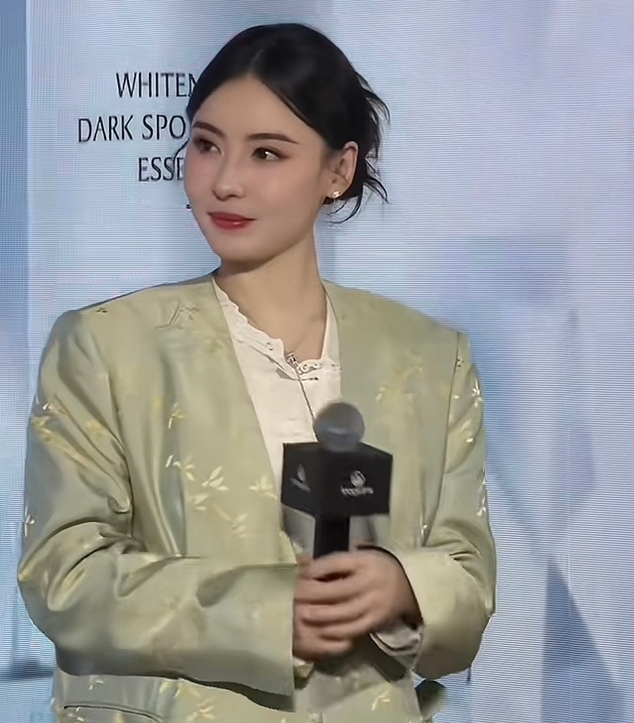 Kh&ocirc;ng thể tin nổi đ&acirc;y l&agrave; Trương B&aacute; Chi, quốc bảo nhan sắc sao lại thế n&agrave;y?- Ảnh 3.