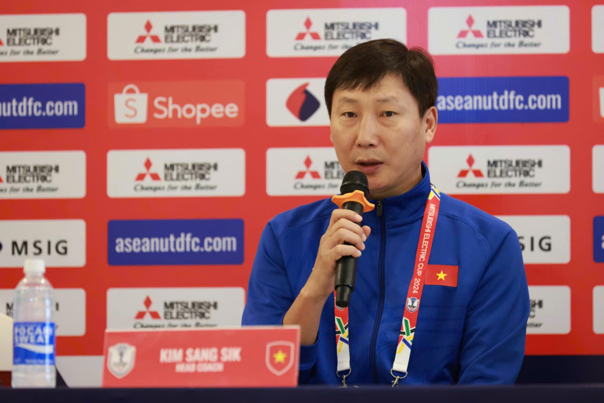 Tiền đạo Việt kiều từng đá chính ở Cúp Liên đoàn Anh được giới thiệu cho HLV Kim Sang-sik - Ảnh 4.