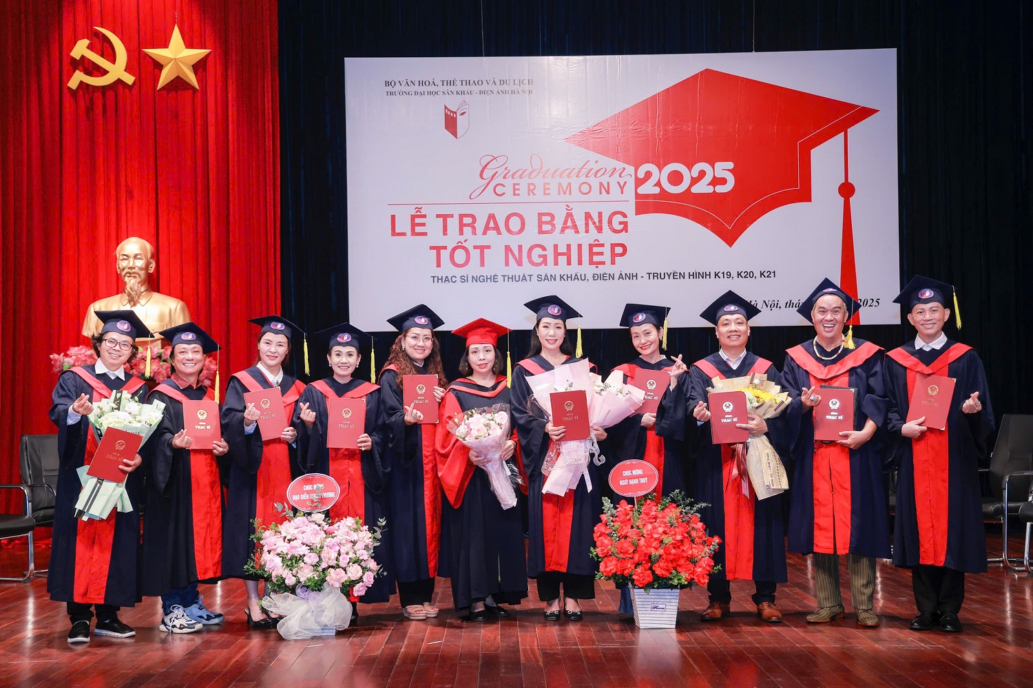 Nam nghệ sĩ rao biệt phủ 100 tỷ, tuổi 54: “Tôi đang chuẩn bị thi đầu vào Tiến sĩ” - Ảnh 1. Nam nghệ sĩ rao biệt phủ 100 tỷ, tuổi 54: “Tôi đang chuẩn bị thi đầu vào Tiến sĩ” - Ảnh 1.