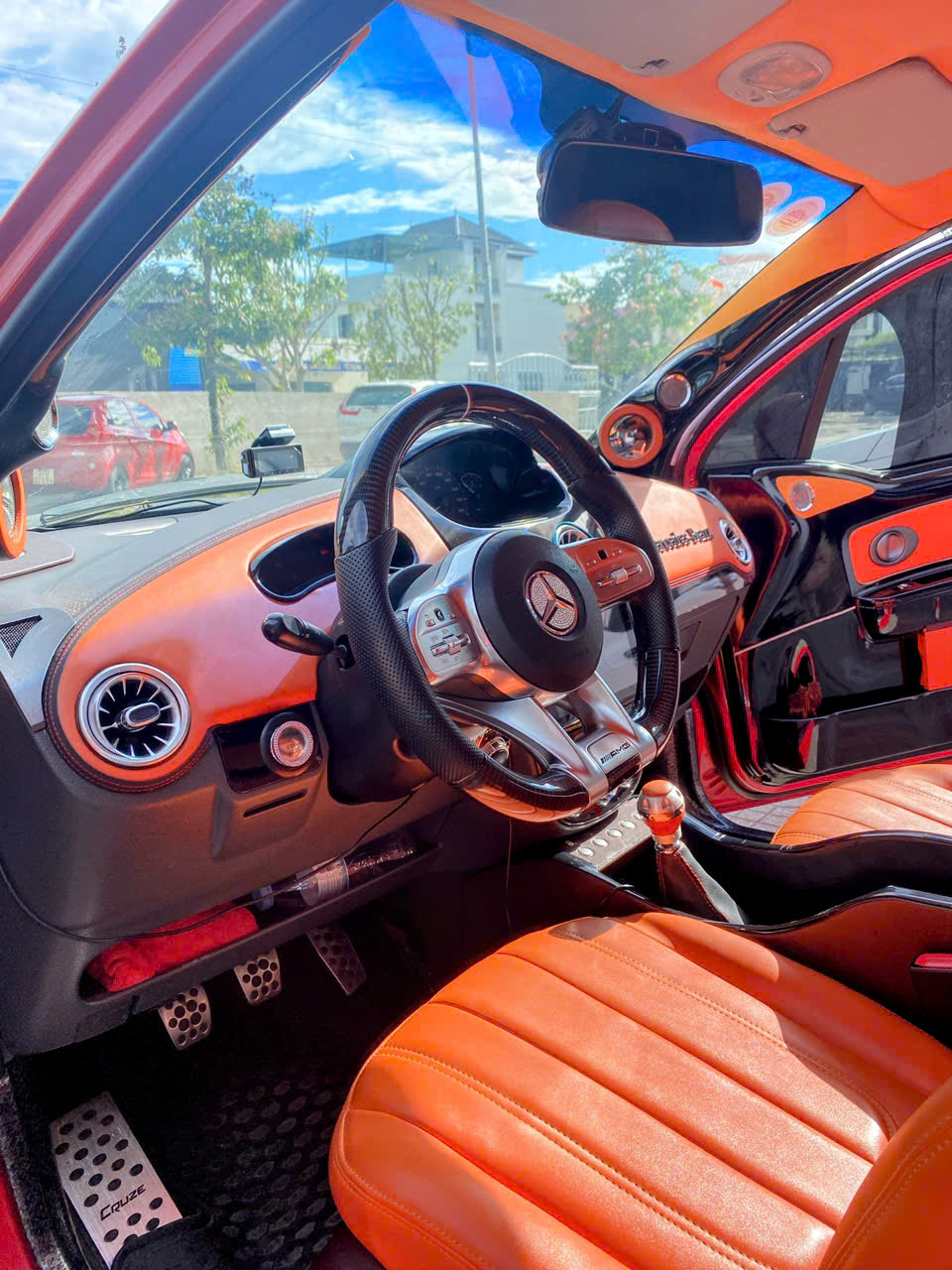 Cận cảnh Chevrolet Spark độ hết 150 triệu đồng: Vô-lăng AMG G63 giá 25 triệu đồng, cửa gió điều hòa Mercedes-Benz 6 triệu, mất 1 năm mới hoàn thành - Ảnh 4.