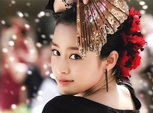 Kim Tae Hee khổ sở vì quá đẹp!- Ảnh 3.