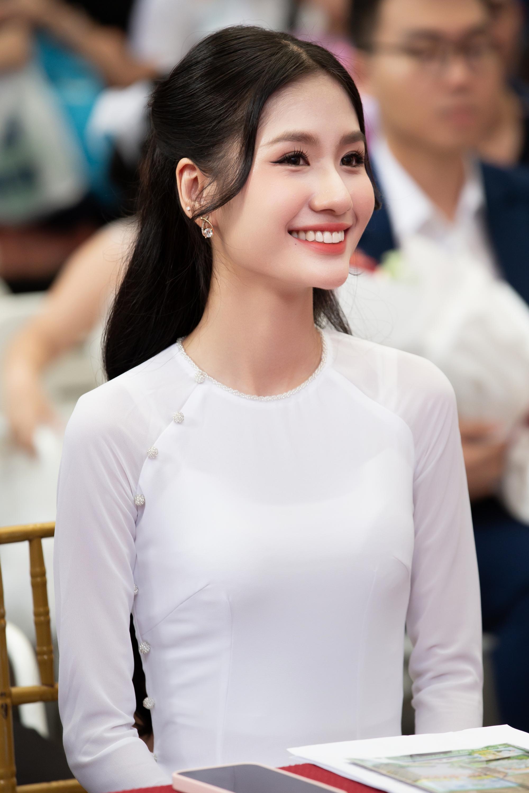 Hoa hậu Nguyễn Thanh Hà xúc động khi trao giải cuộc thi "Thành phố xanh – Đẹp như trong tranh"- Ảnh 1. Hoa hậu Nguyễn Thanh Hà xúc động khi trao giải cuộc thi "Thành phố xanh – Đẹp như trong tranh"- Ảnh 1.