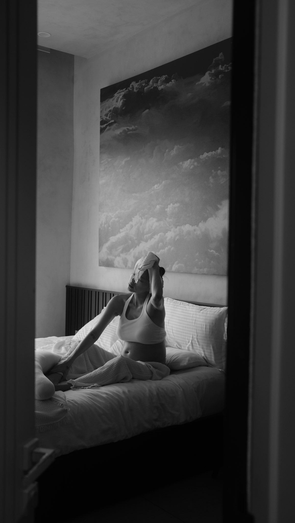 Tình hình nữ diễn viên nổi tiếng cả nước mang bầu lần đầu ở tuổi U50: Cơ thể đau nhức, tóc rụng- Ảnh 2.