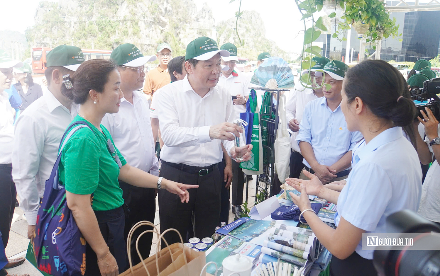 Cảnh b&aacute;o &ocirc; nhiễm r&aacute;c thải nhựa- Ảnh 2.